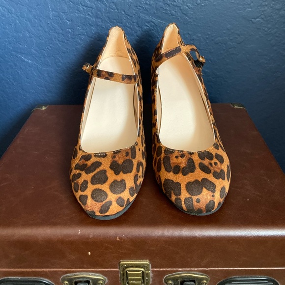 •Leopard Printed Wedges• - Picture 2 of 2